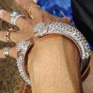NEW AUTHENTIC GENUINE JB JEWELERS MASSIVE CRYSTAL BANGLE Easy On Off ROSE TONE